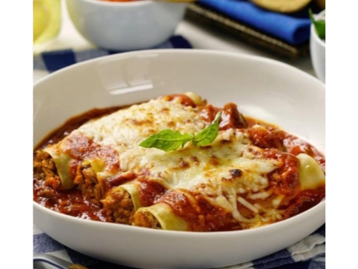 Domingo 12. Canelones con Salsa Mixta