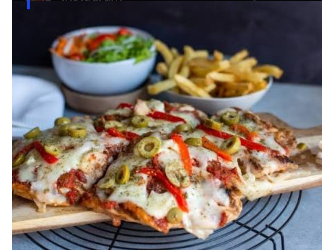 Sabado 11. Pollo Deshuesado a La Pizza C/papas fritas