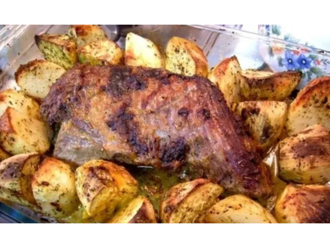 Martes 6.  Carne al horno con Chorizo y Papas