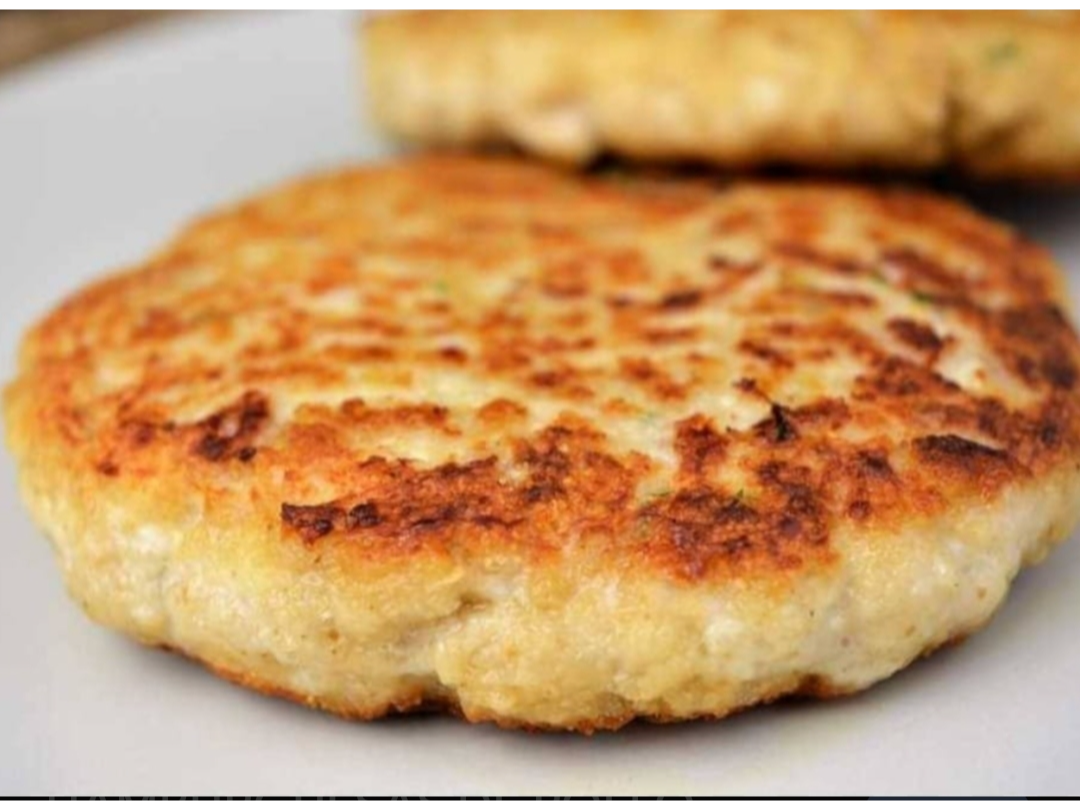 Lunes 6. Medallones de Pollo (tomate y queso) con Fritas