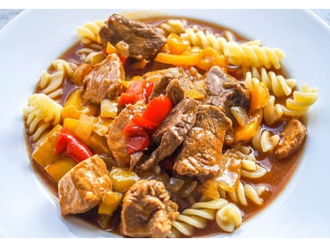 Miercoles 15 .  Guiso de fideos con Carne