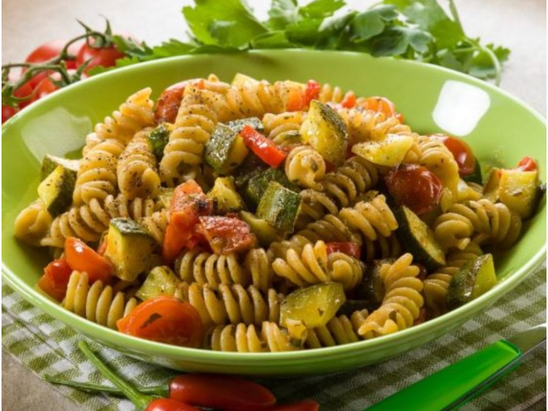 Jueves16 . Fideos con Vegetales Salteados y Carne