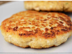 Martes 19. Medallones de pollo con papas fritas