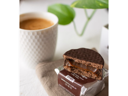 Café con leche y alfajor