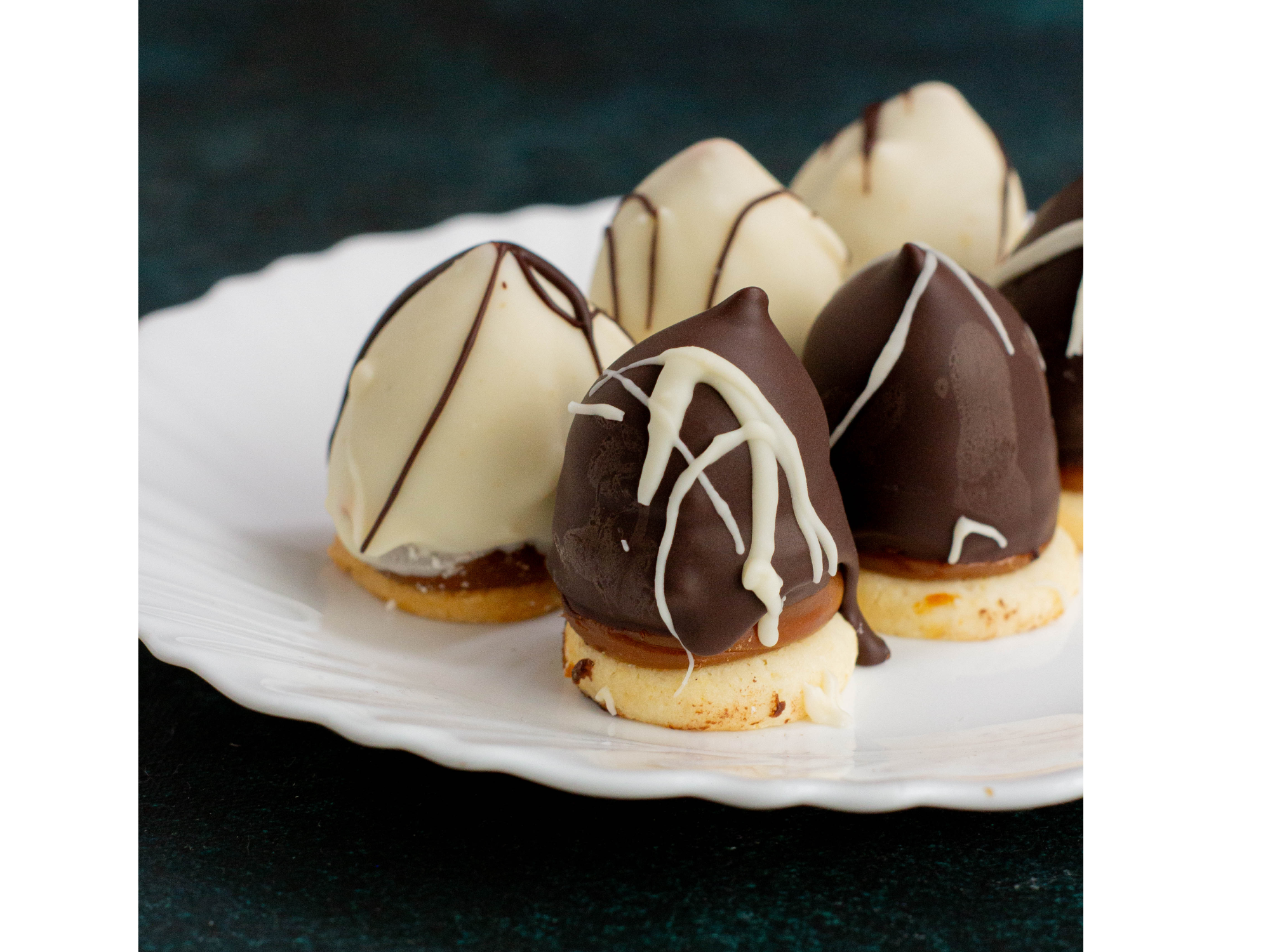 93-Conitos de chocolate blanco (250 gr.)