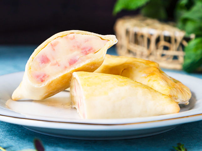 45-Empanadas de jamón y queso (3u)