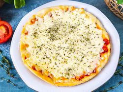 56-Pizza con muzarella grande (750 gr.)