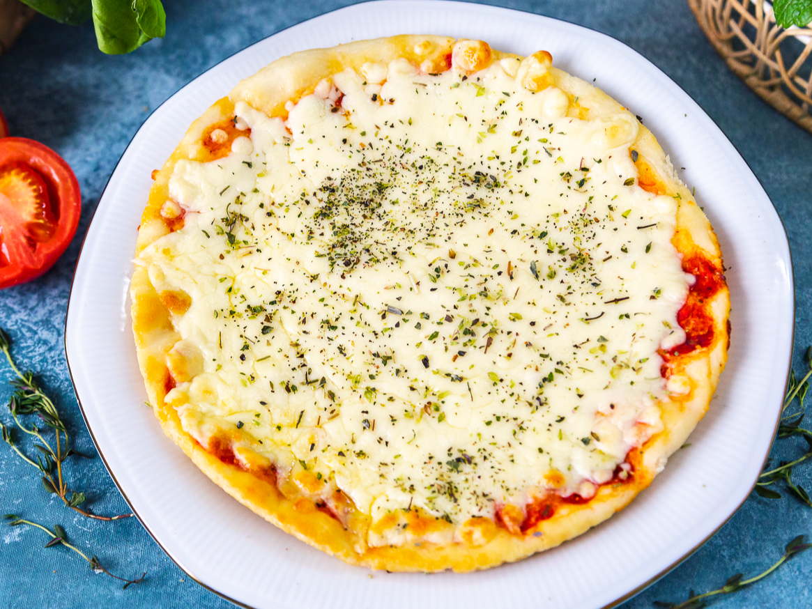 56-Pizza con muzarella grande (700 gr.)