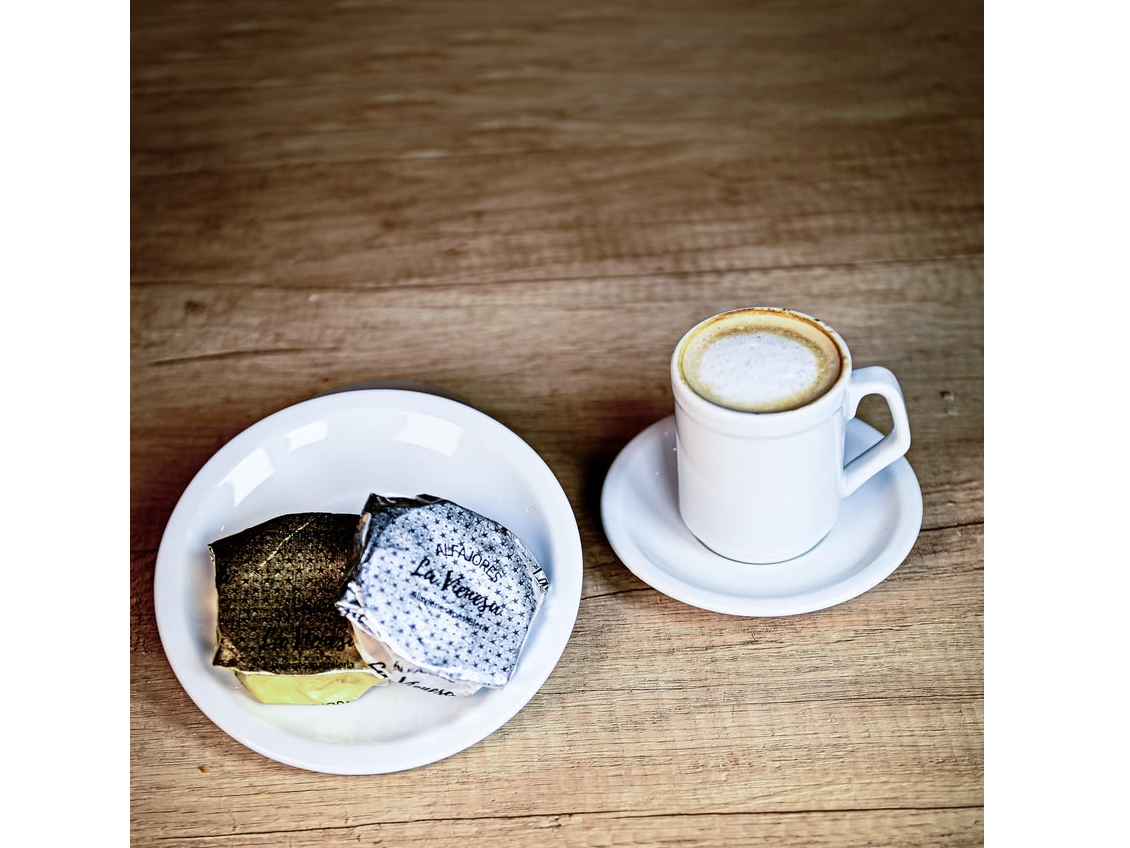 Cafe jarrito + 1 alfajor La Vienesa