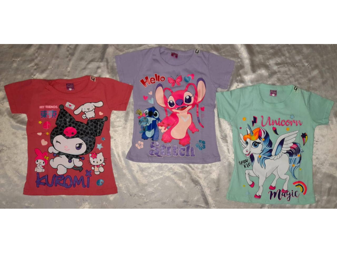 REMERA PERSONAJES ESTAMPADA.