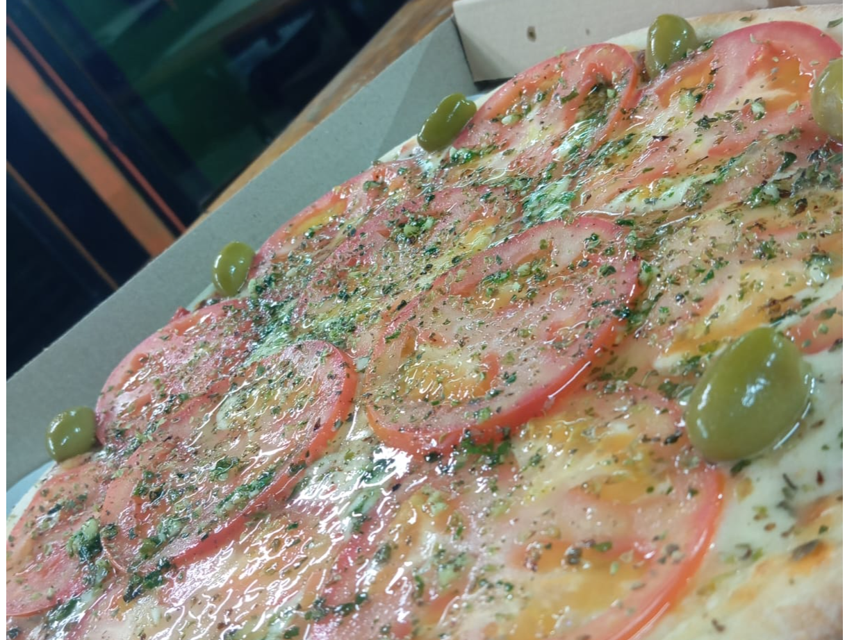 PIZZA ESPECIAL + 4 EMPANADAS