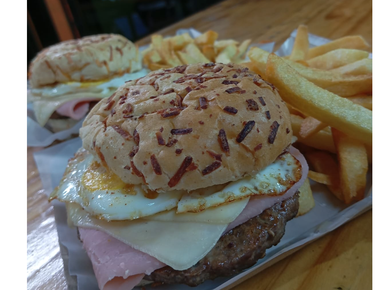 2 HAMBURGUESAS COMPLETAS + FRITAS + JUGO