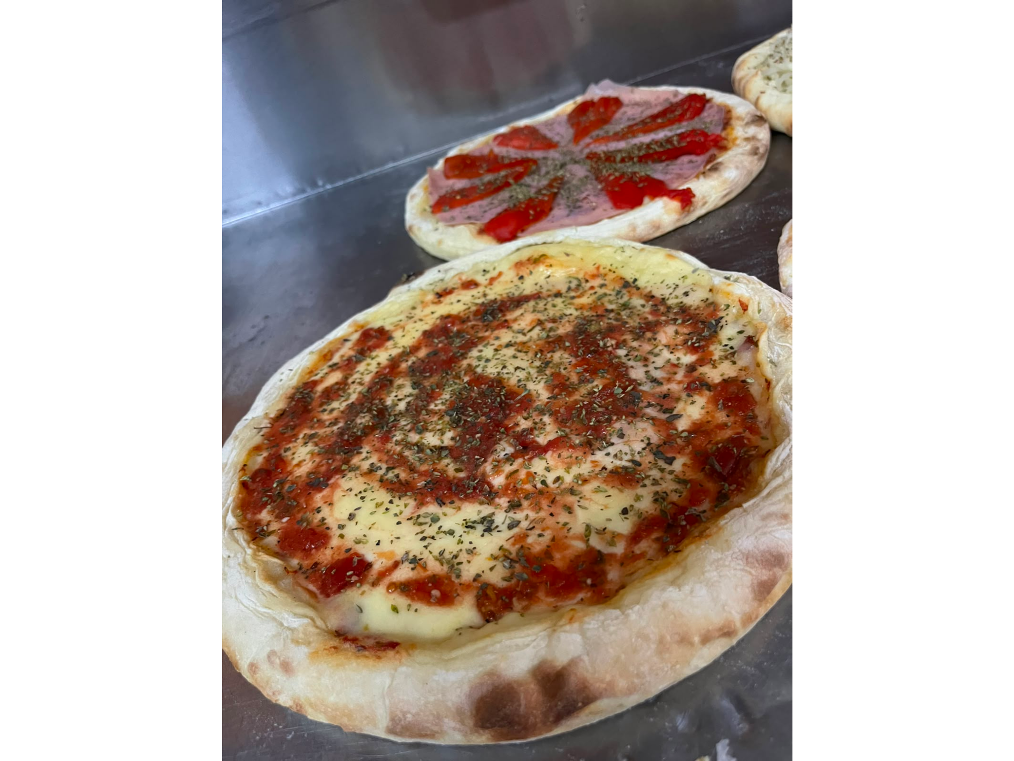 PIZZA DE MUZZARELLA + PIZZA ESPECIAL