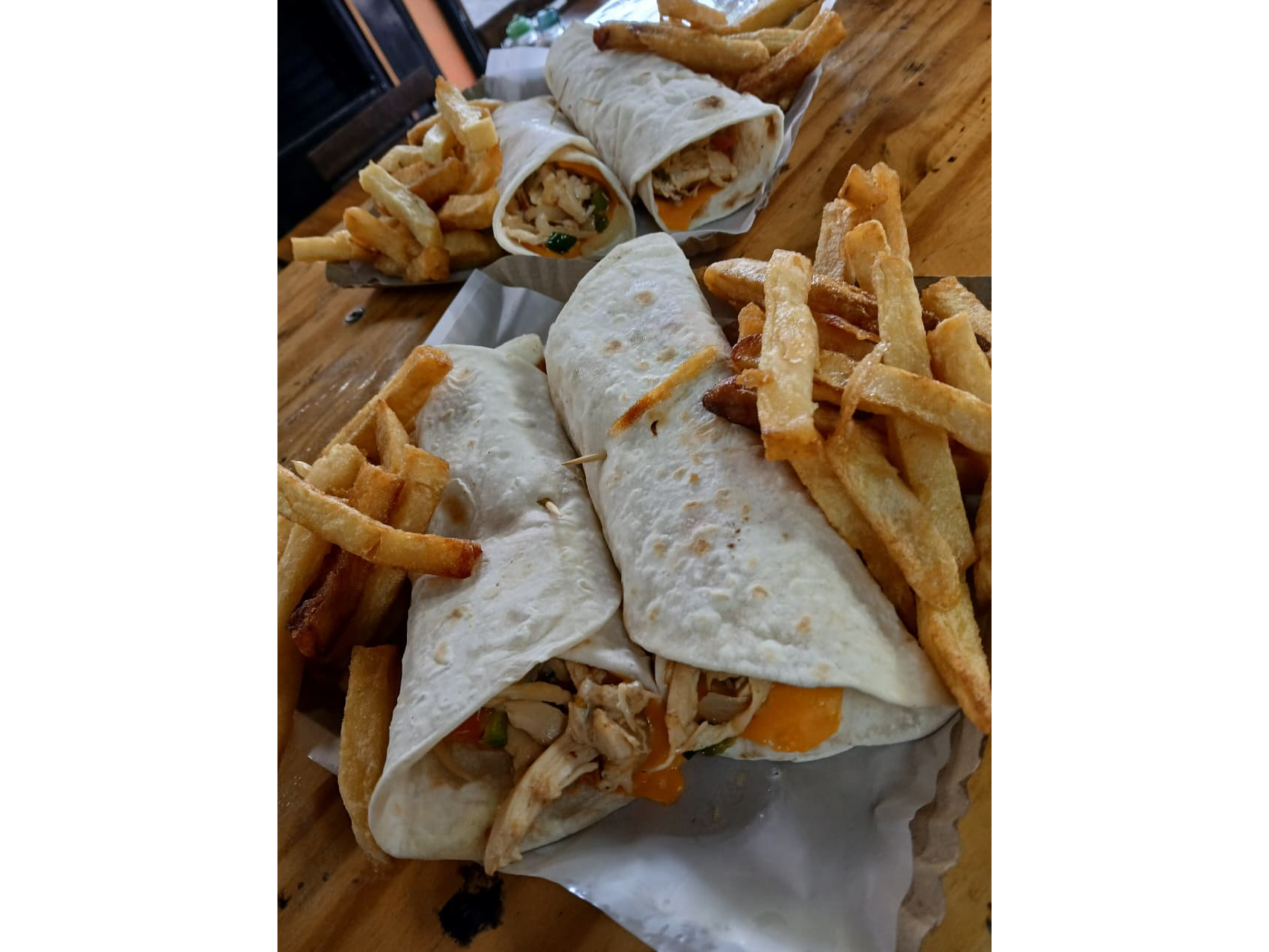 3 BURRITOS + FRITAS + JUGO