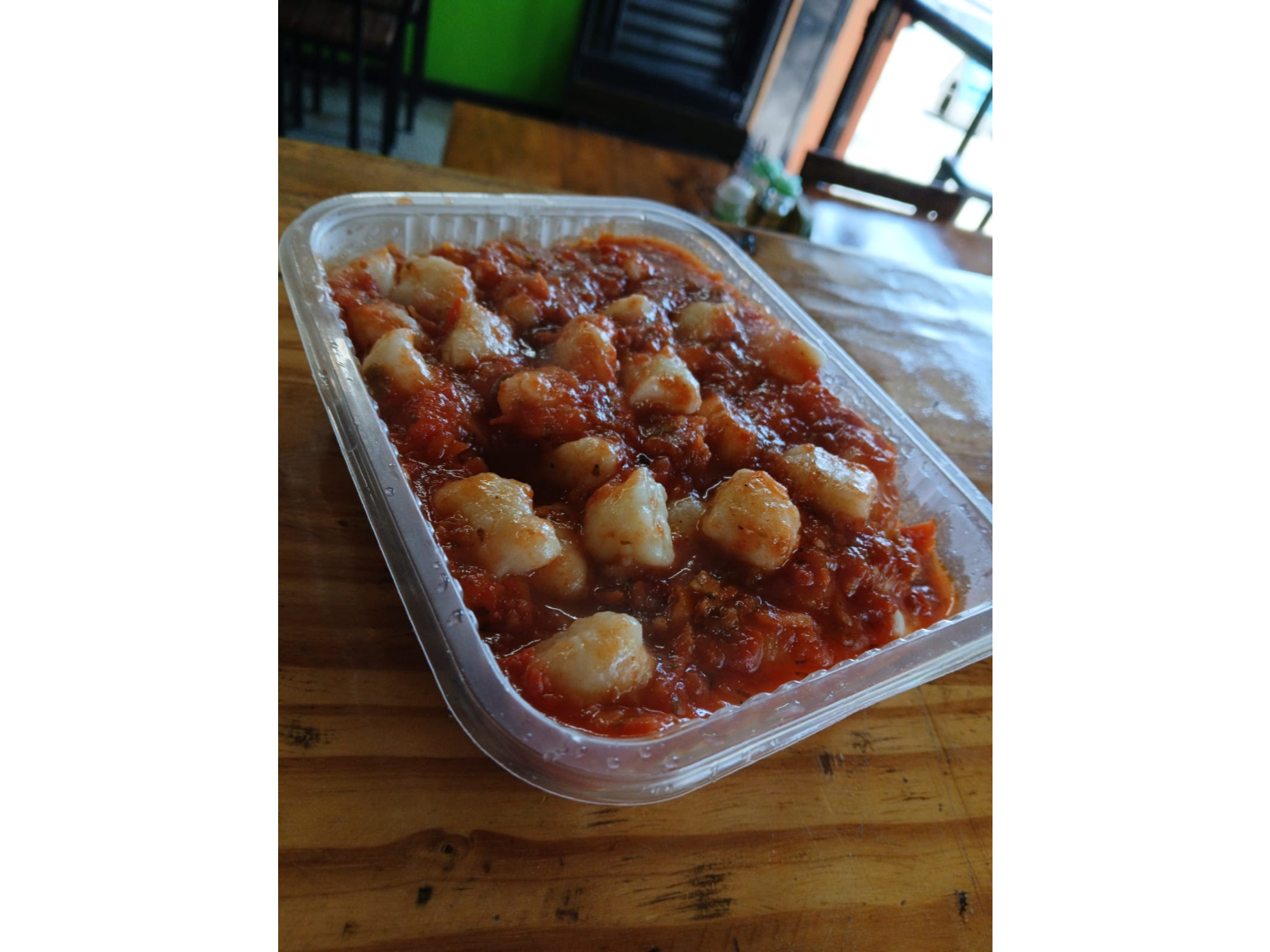 PASTAS CON SALSA + BEBIDA