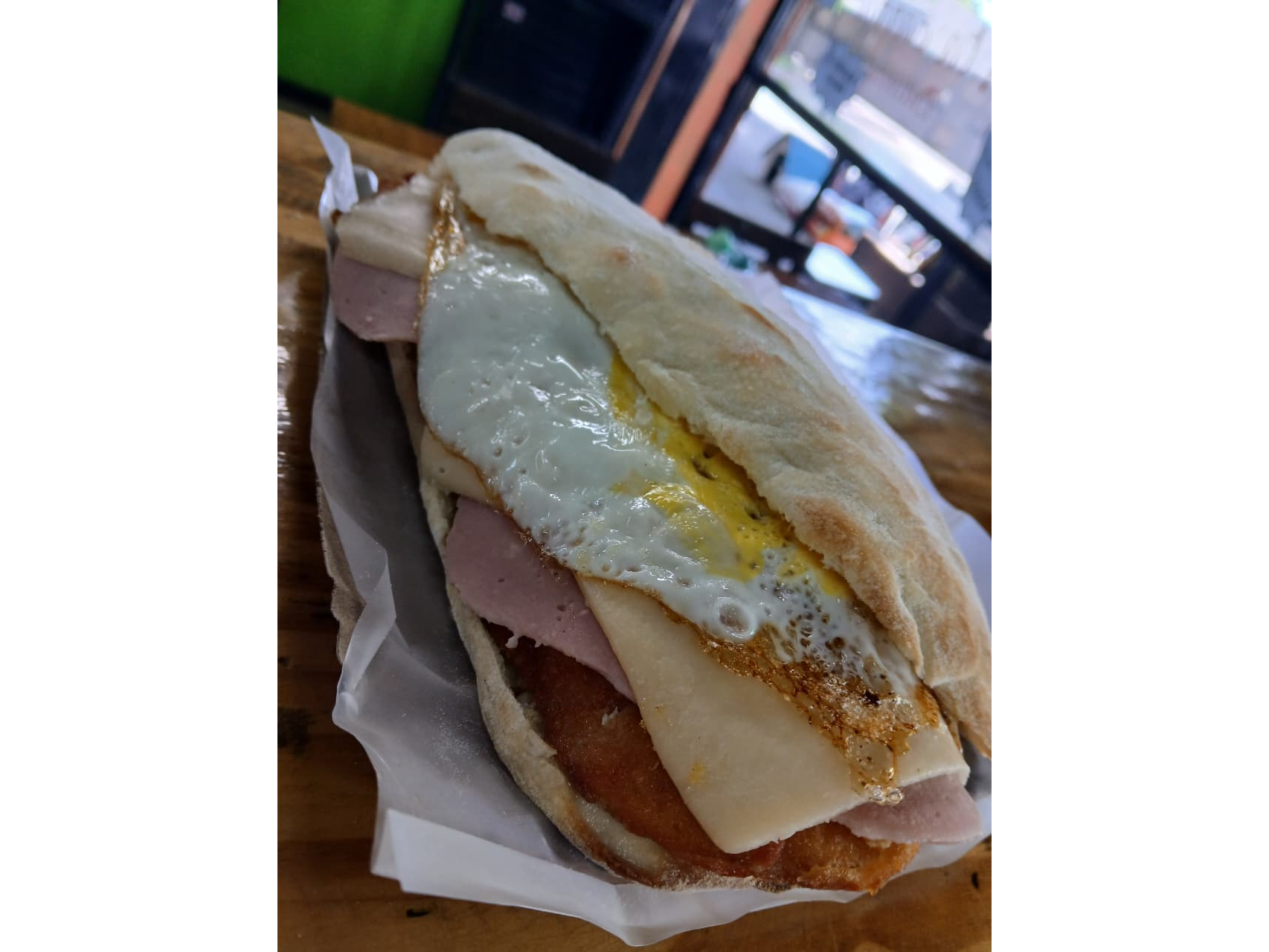 SANDWICH DE MILANESA COMPLETO + FRITAS + BEBIDA