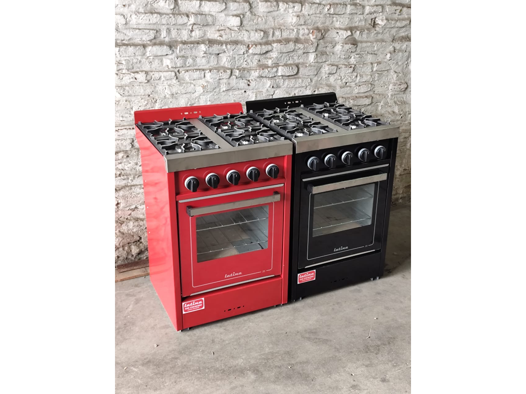 Titán color Negra y Roja