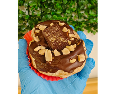Rollito de canela choco maní