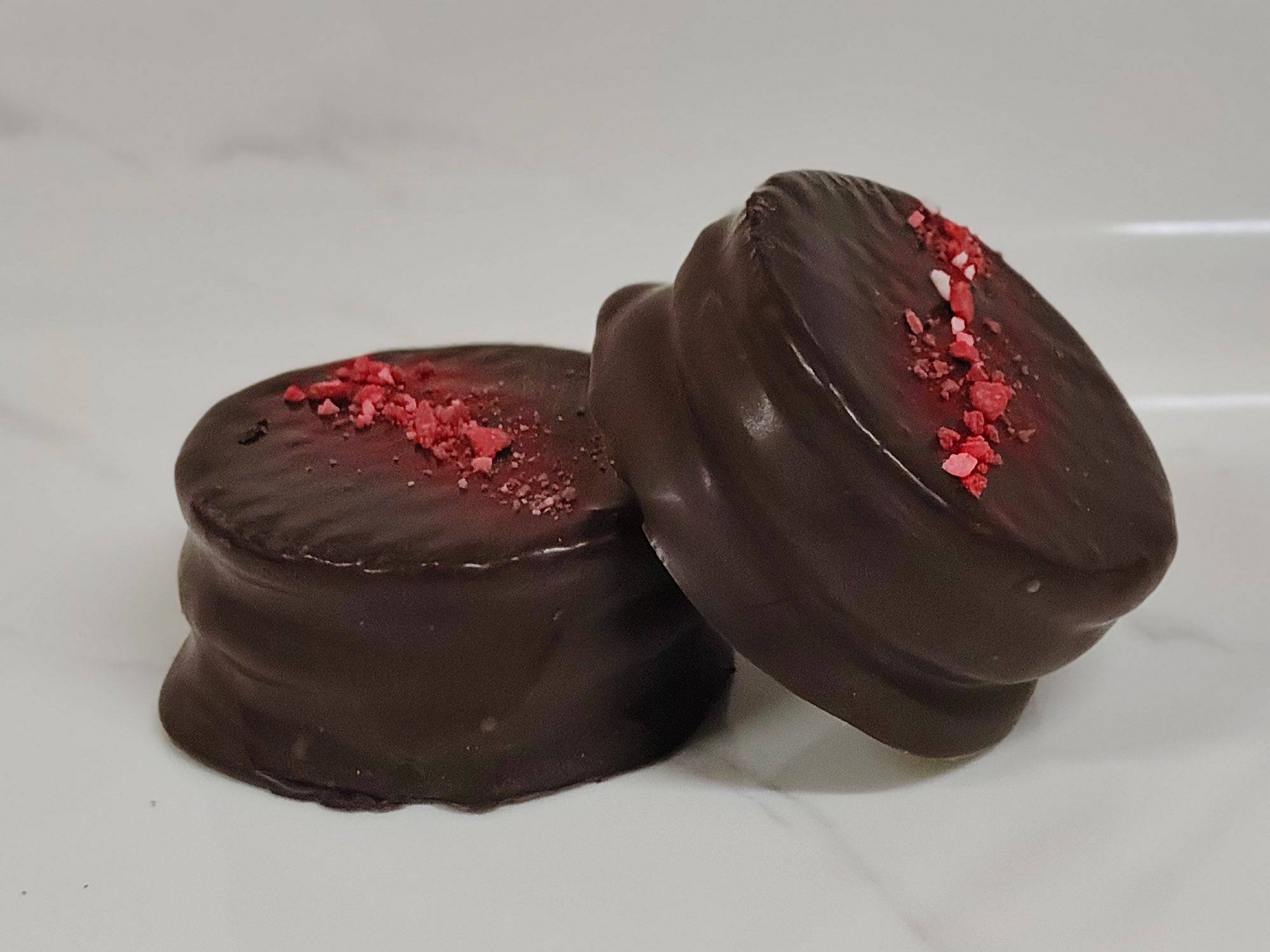 Alfajor doble frambuesa manjar