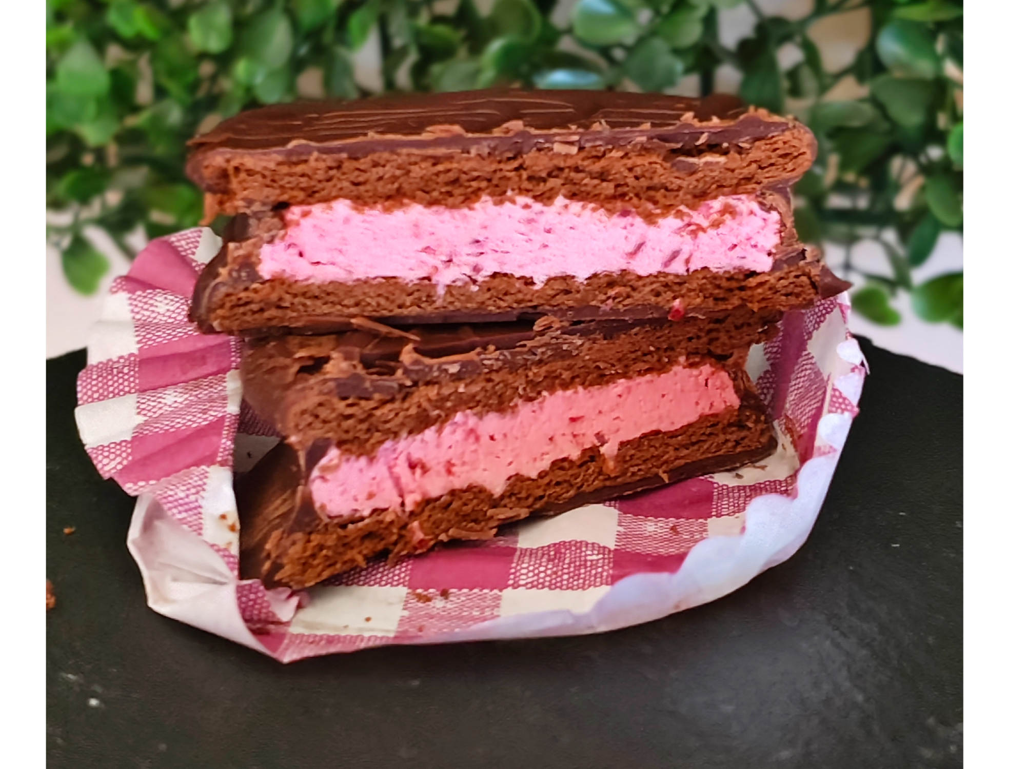 Alfajor mousse de frambuesa