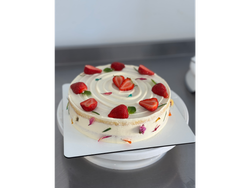 Torta frutillas con crema