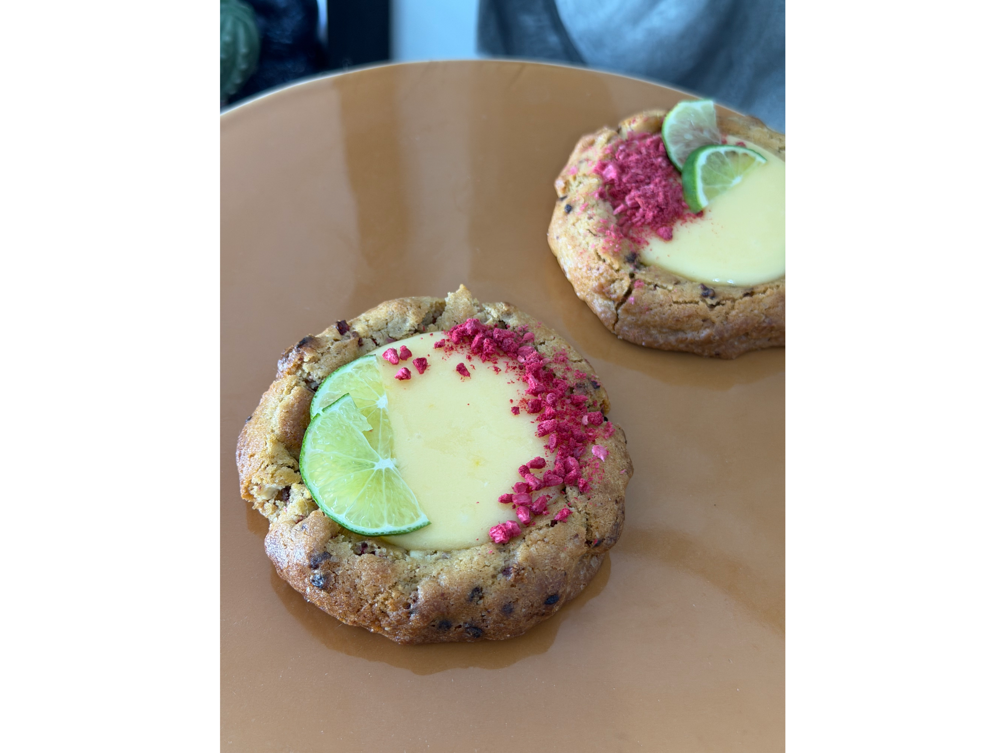 Cookie pie frambuesa, limón y choco blanco