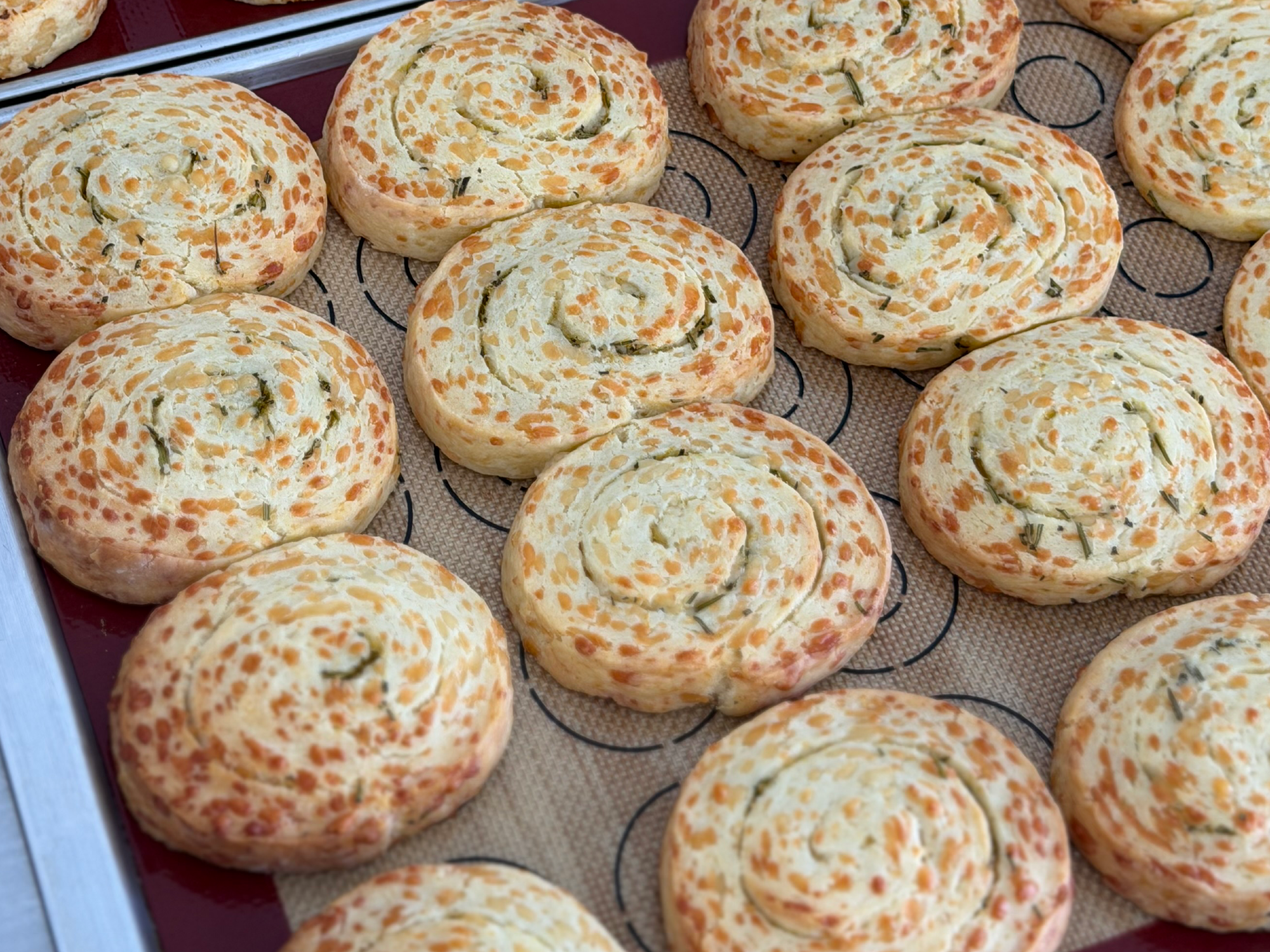 Scon de romero y oliva x 2 u