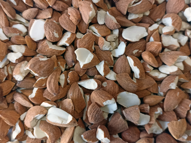 Almendras partidas