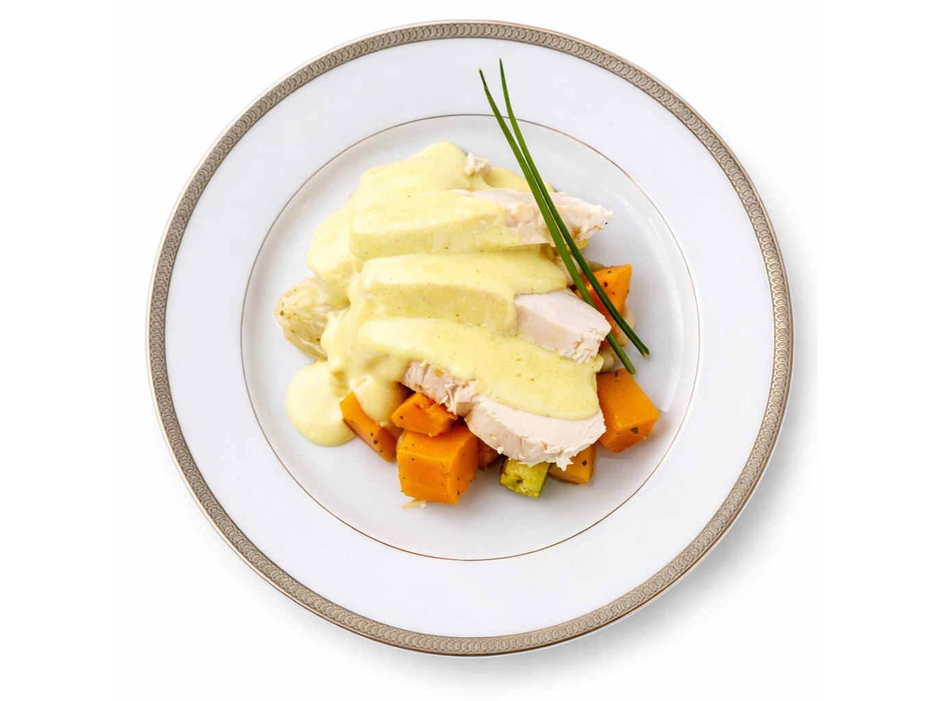 Pechuga con crema de mostaza con zanahoria y cebollas asadas