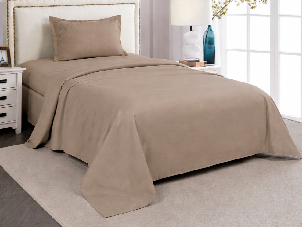 Sábana hotelera Twin chocolate con bordado de hojas