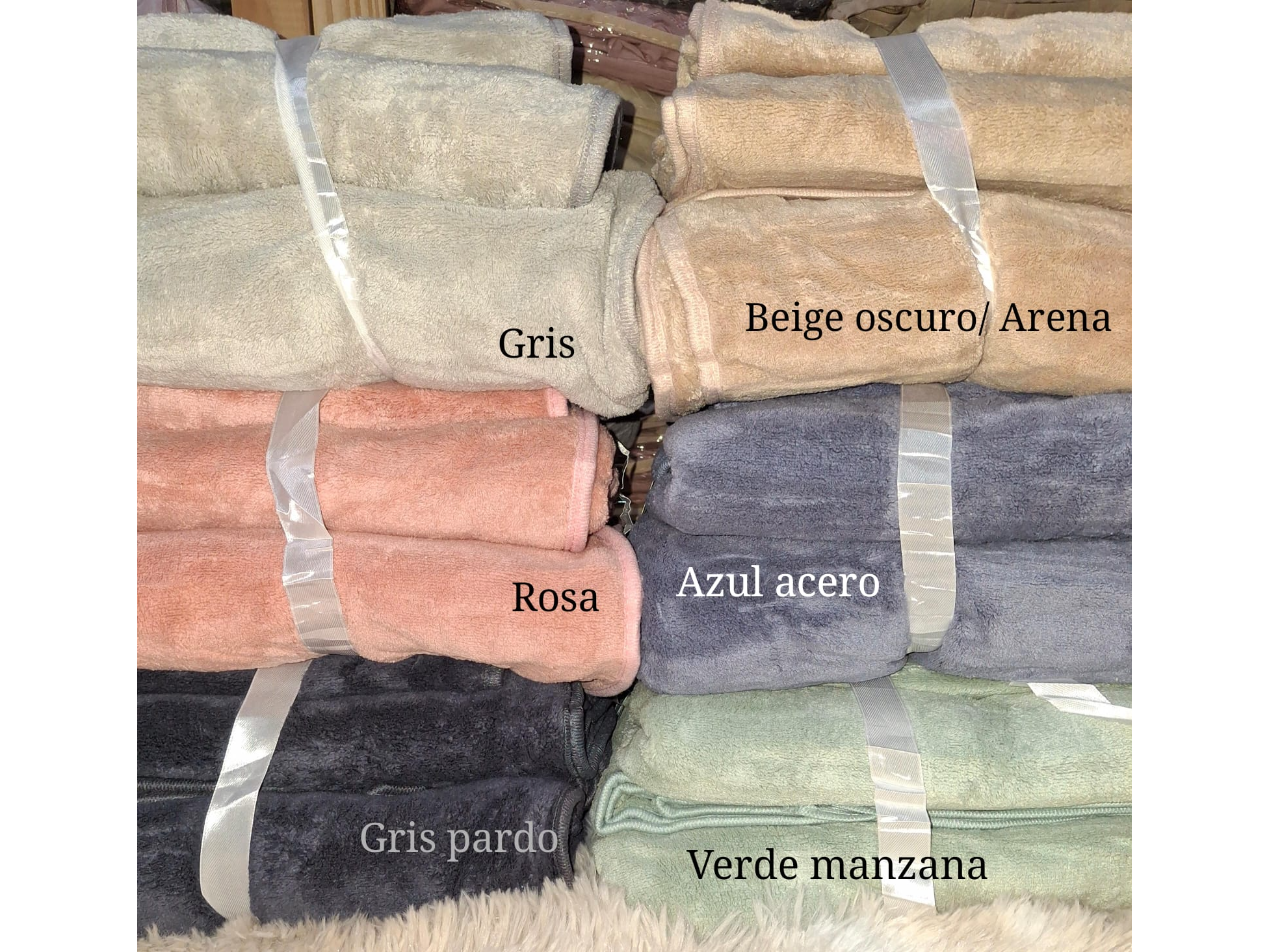 Set de 3 toallas: 1 toallón, 1 toalla y 1 toalla de mano