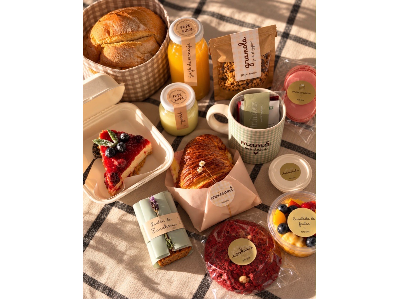 Box Mamá 2026 (Incluye envío y flores) de Peperina desayunos