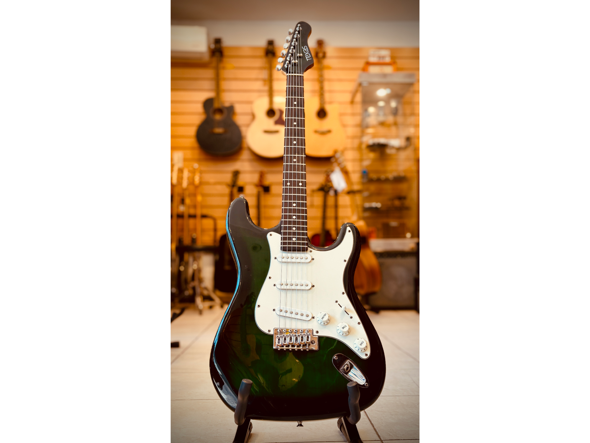 FEMMTO  Stratocaster usada