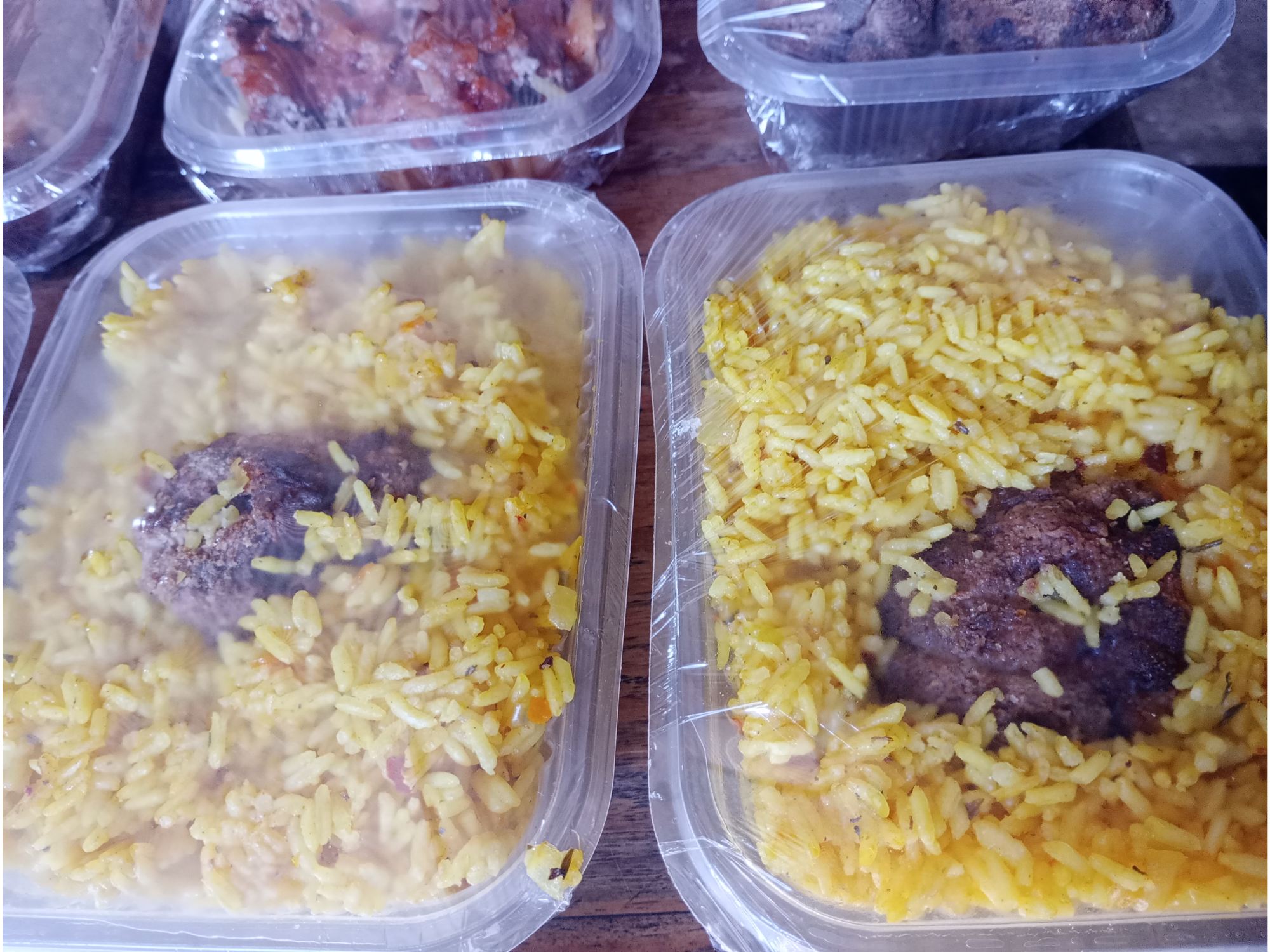 Arroz amarillo con albóndiga