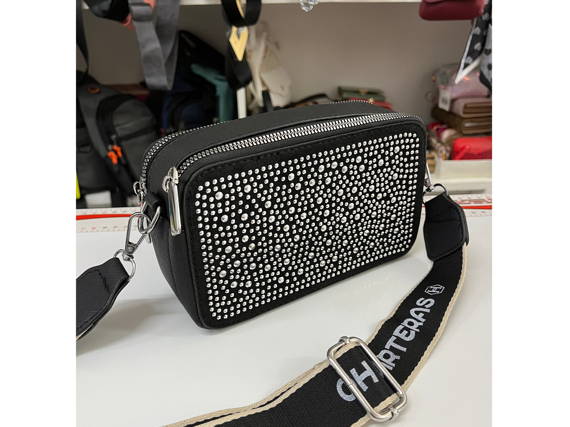 Cartera chica brillante