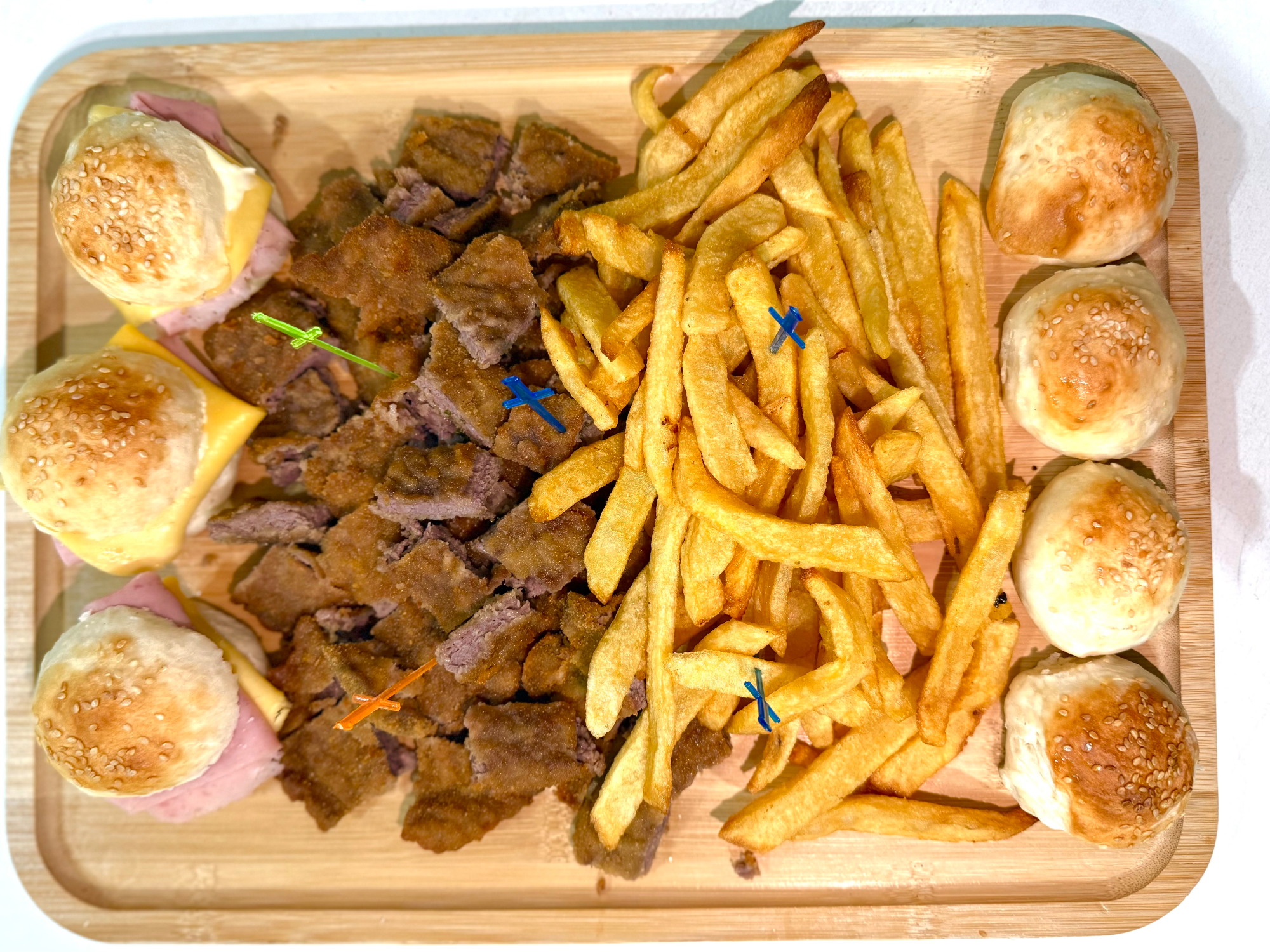 Picada para 3, pican 4