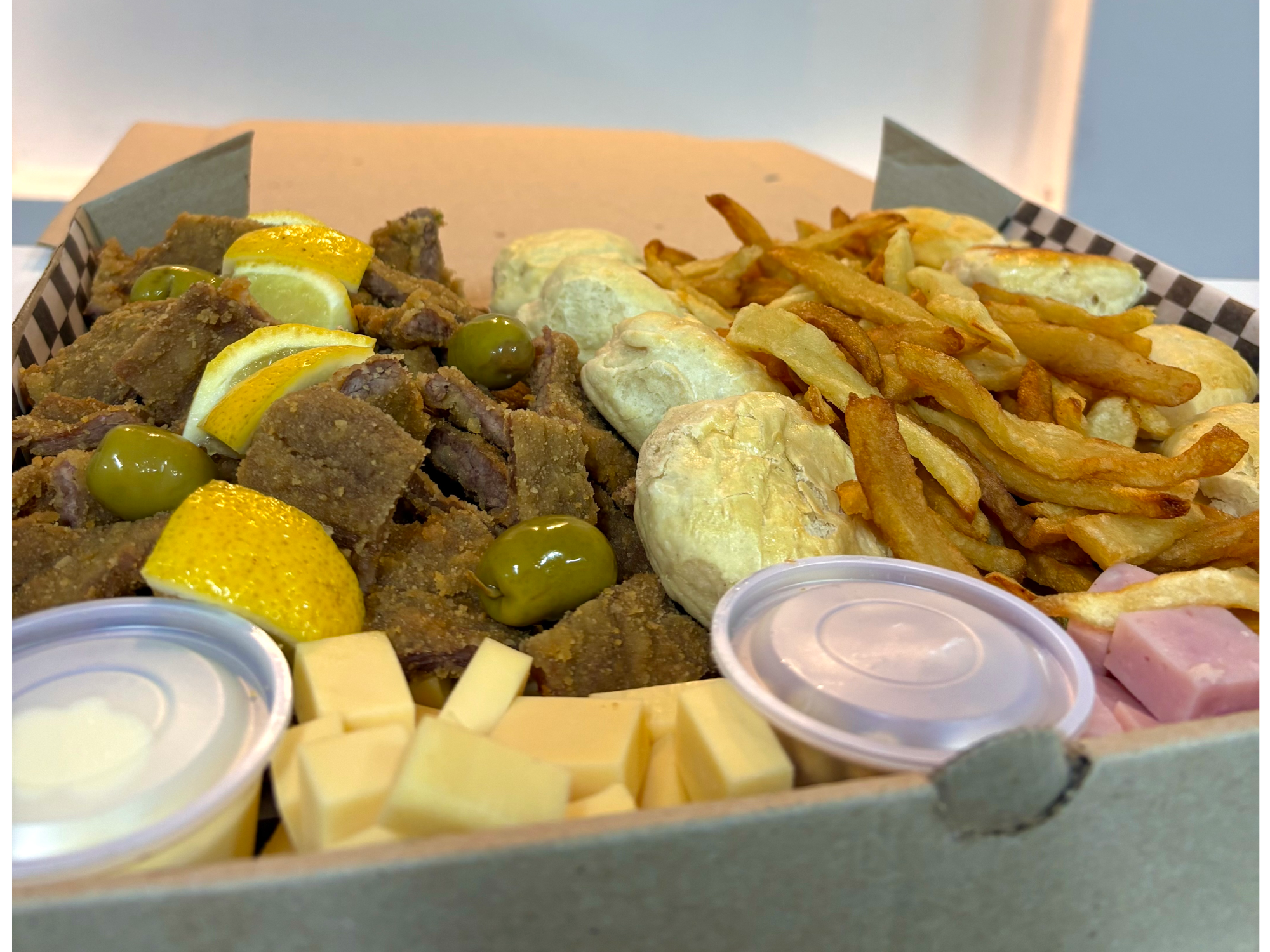 Picada para 4, pican 5