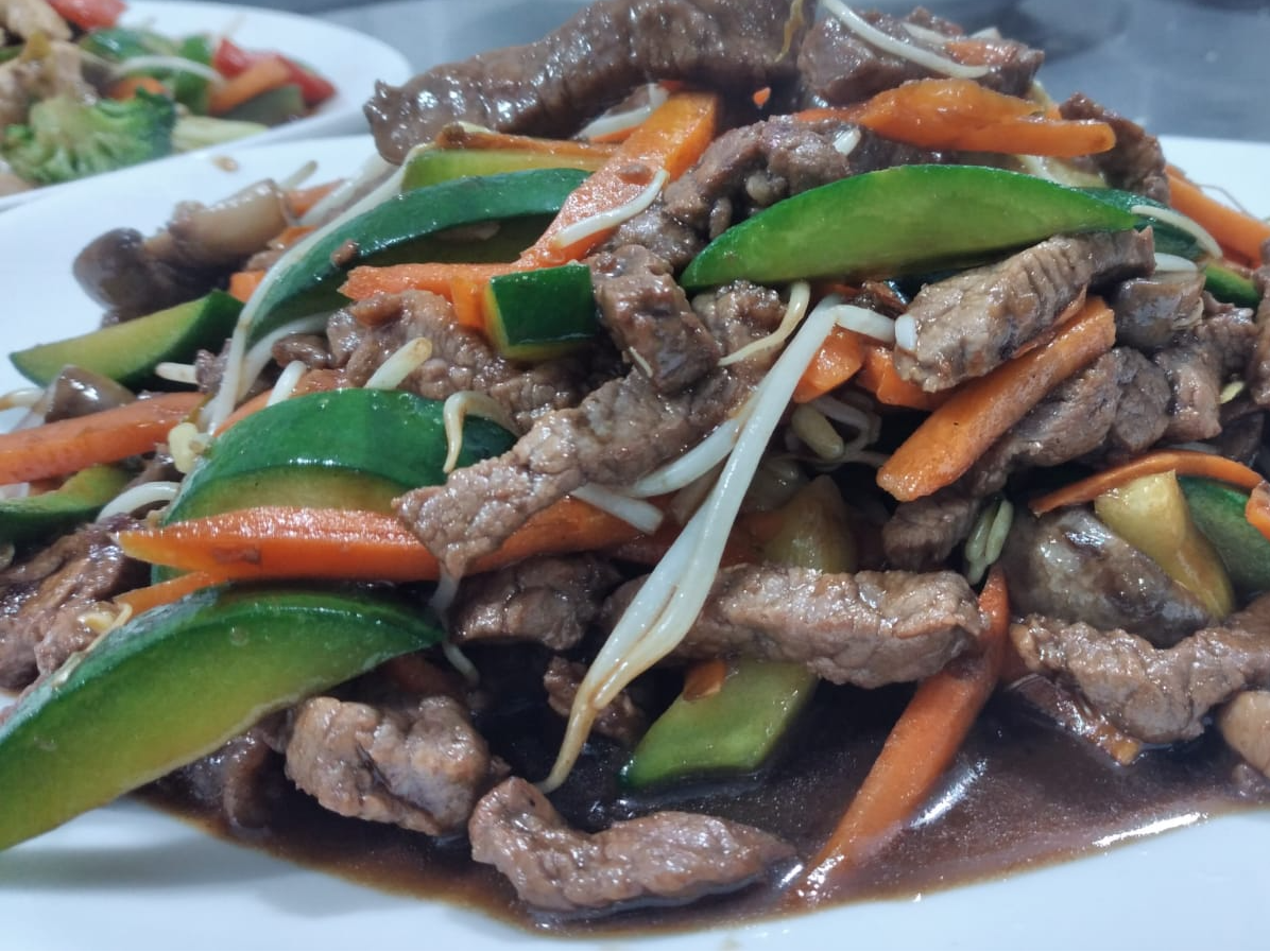 Carne al Champignon con Salsa de Ostra