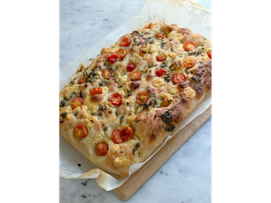 Pan de Focaccia de masa madre , saborizada con Roquefort nuez y cherry de Entre pliegues