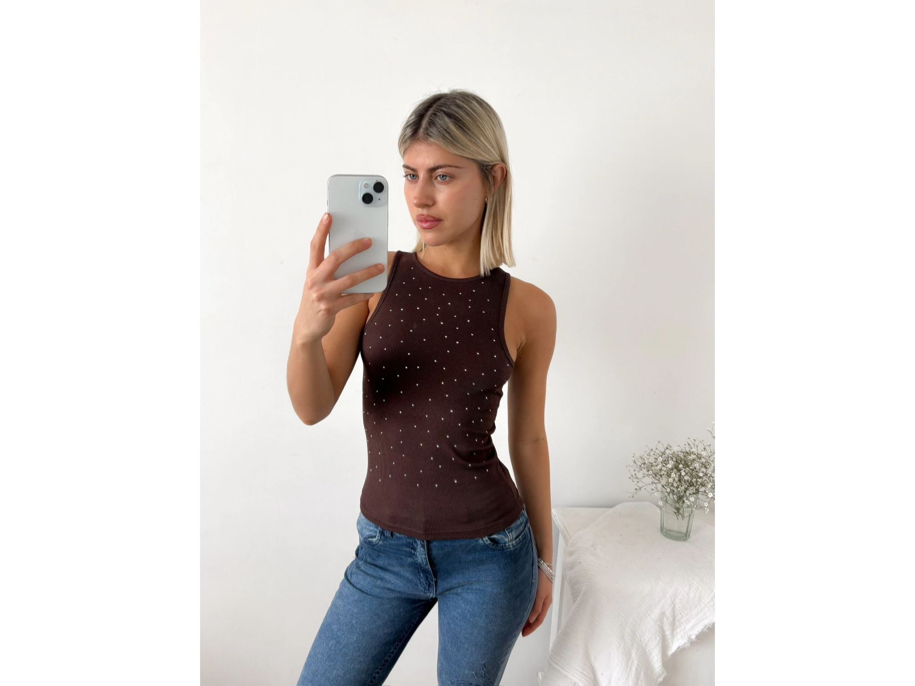 Musculosa  escote a la base y strass