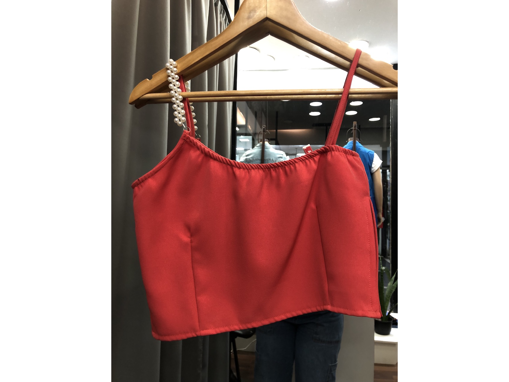 Top rojo detalle de Perlas