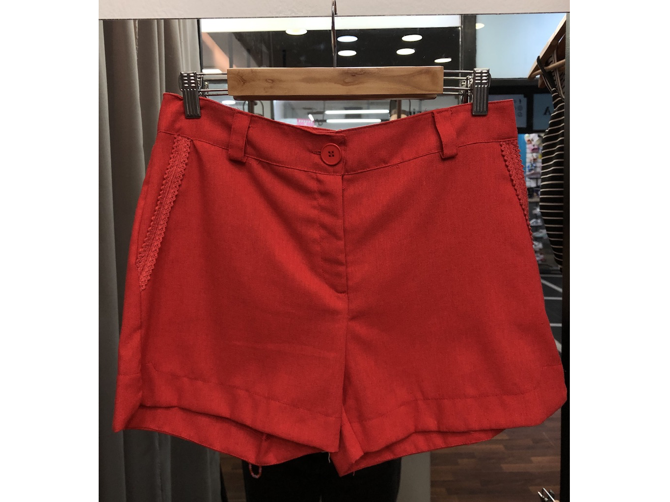 Short de lino con detalle en los bolsillos