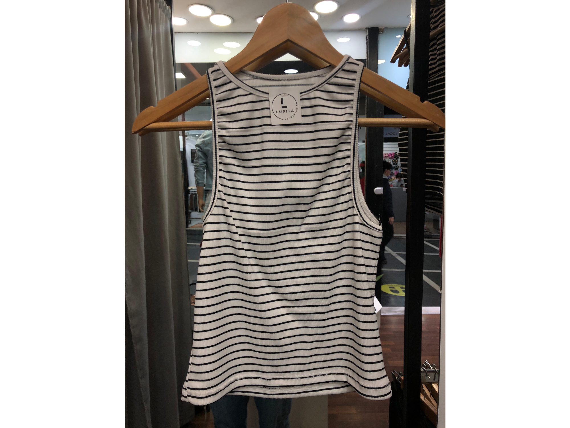 Musculosa  blanca con rayas negra