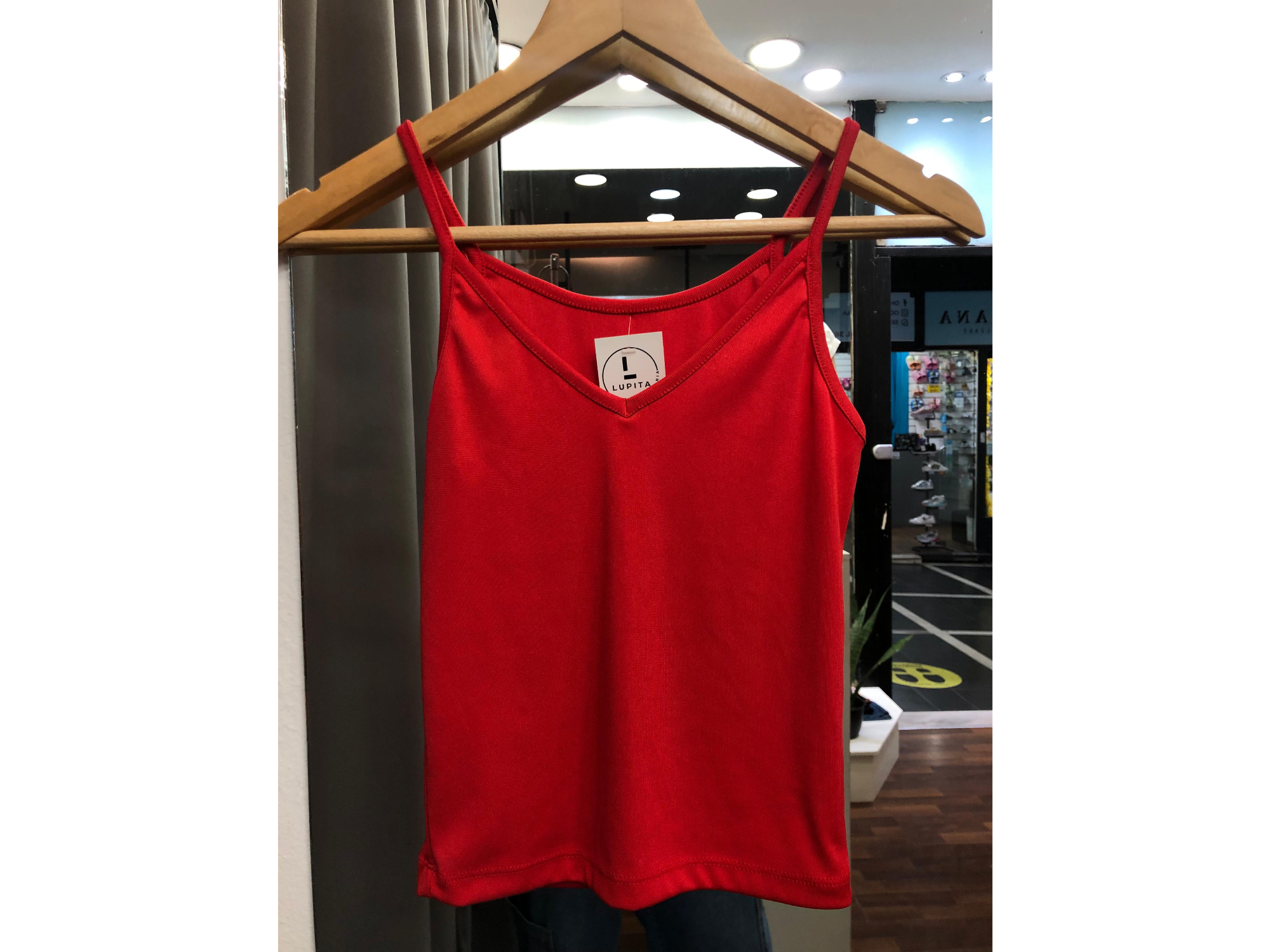 Musculosa roja escote en v
