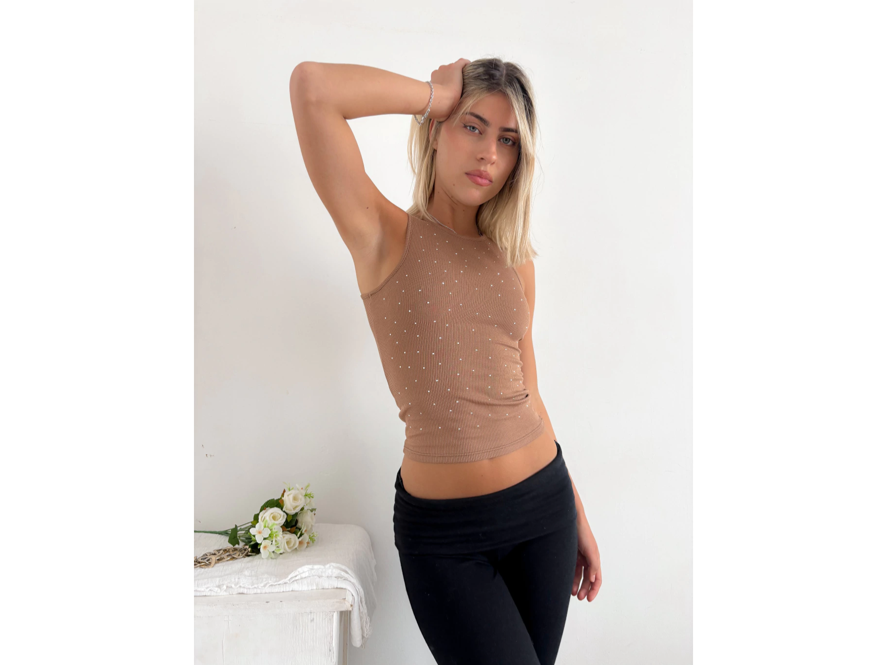 Musculosa  escote a la base y strass