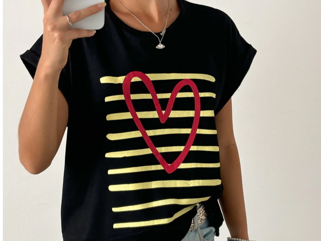 Remera amplia manga rebatible estampa delantera