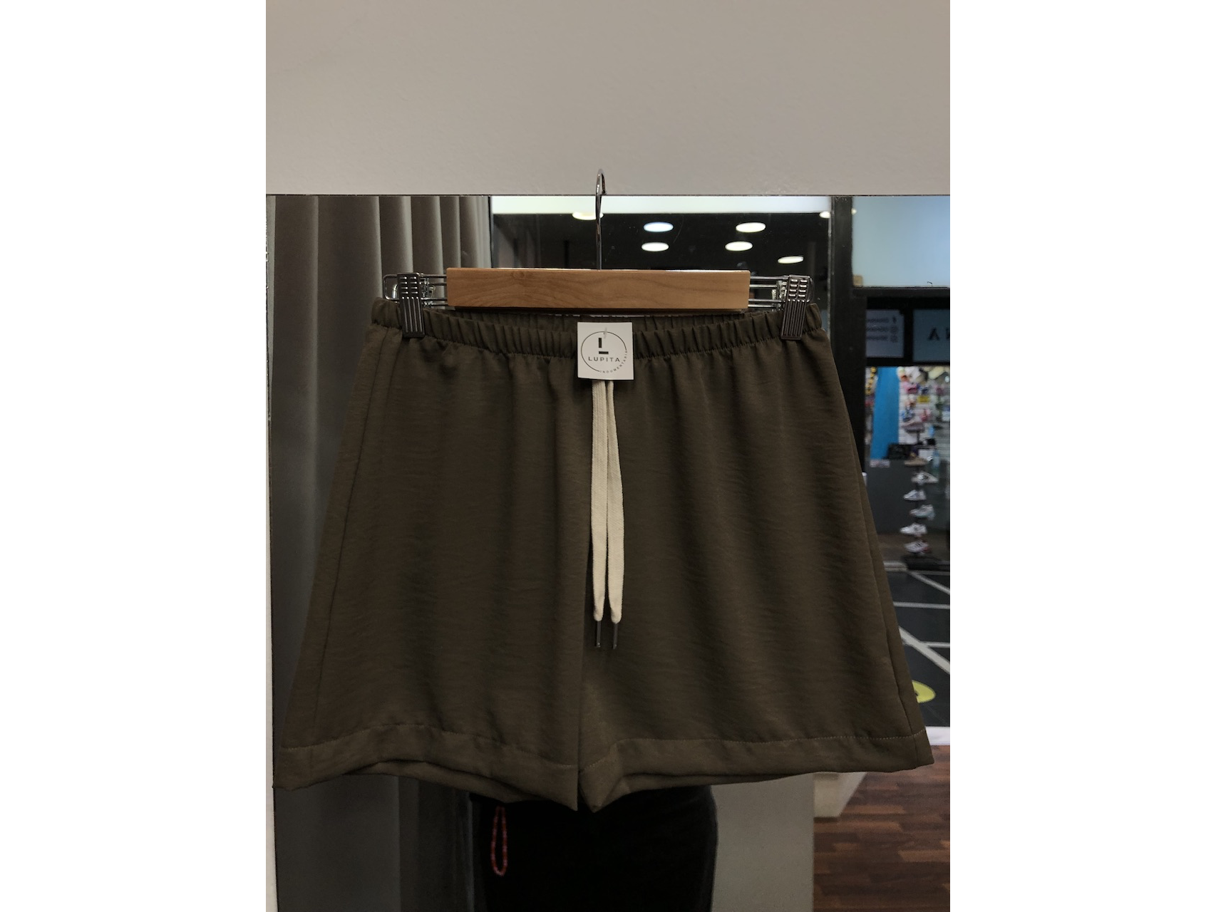 Short satén con cordón