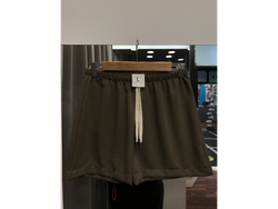 Short satén con cordón