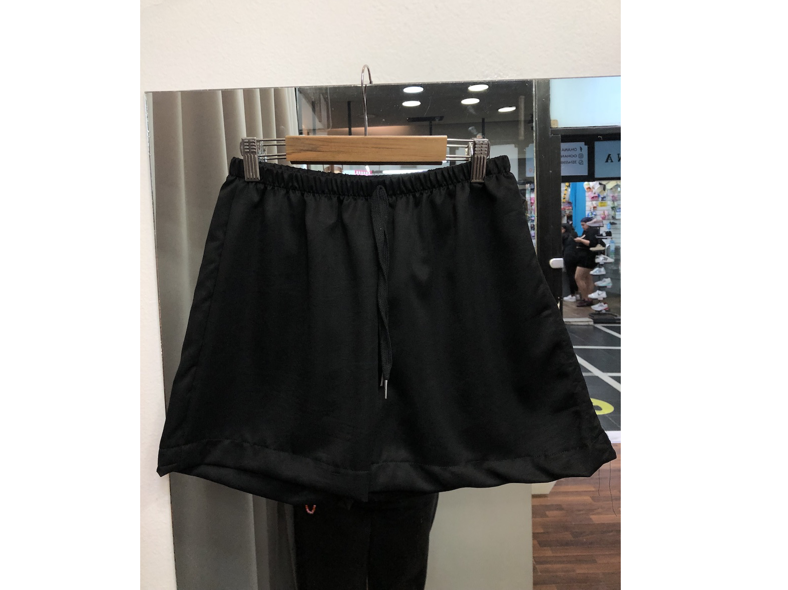 Short satén con cordón