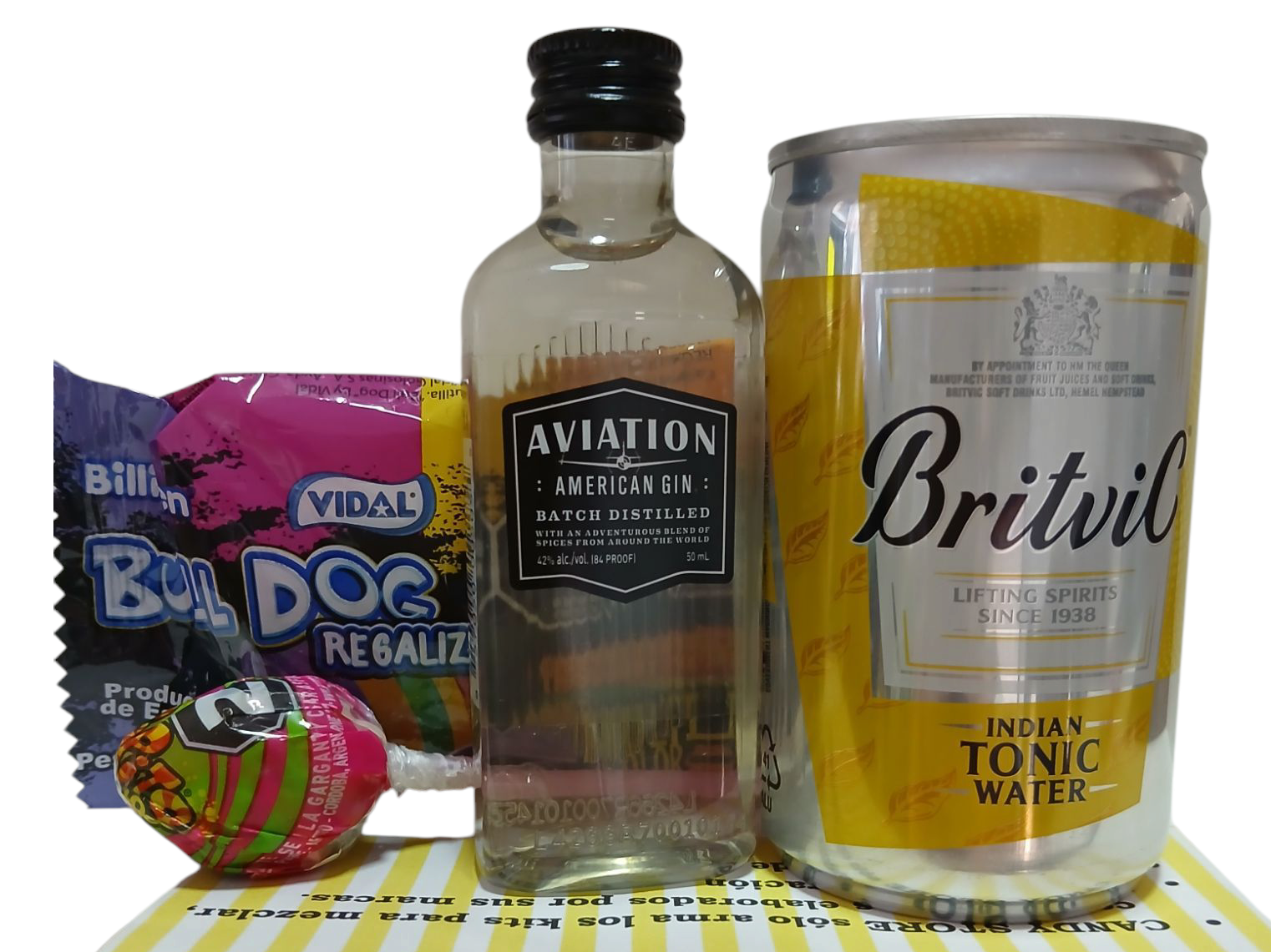 Gin Aviation + Indian Tonic Water + Golosinas Saborizantes